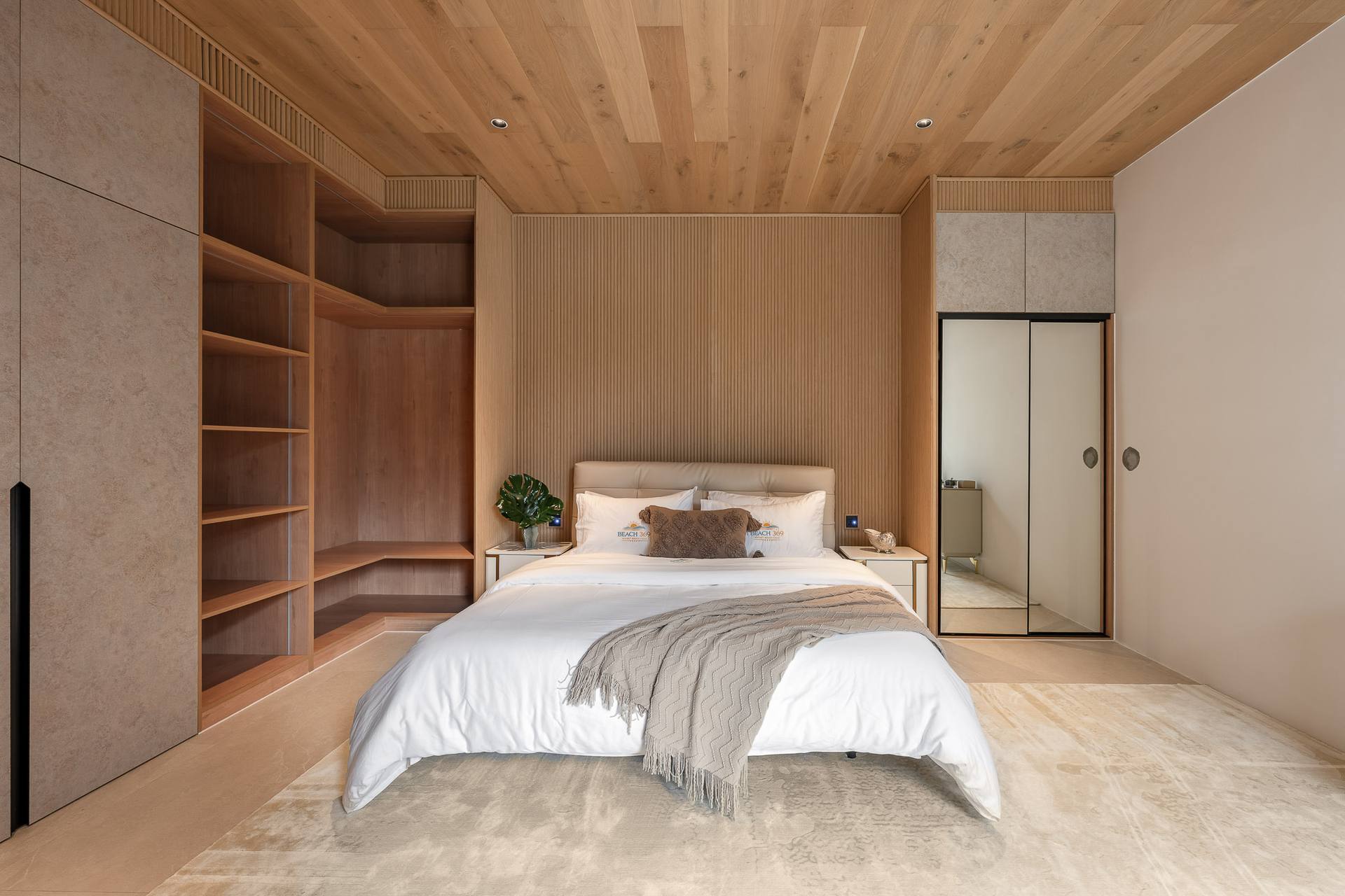 Beach 369 — Fourth bedroom