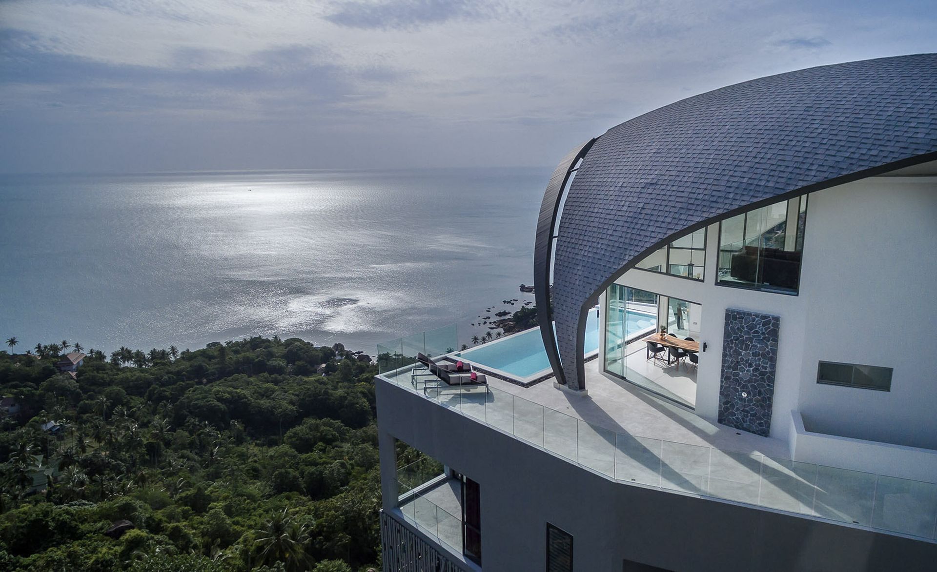 Luxury infinity pool villa overlooking the Gulf of Thailand at sunset in Koh Samui